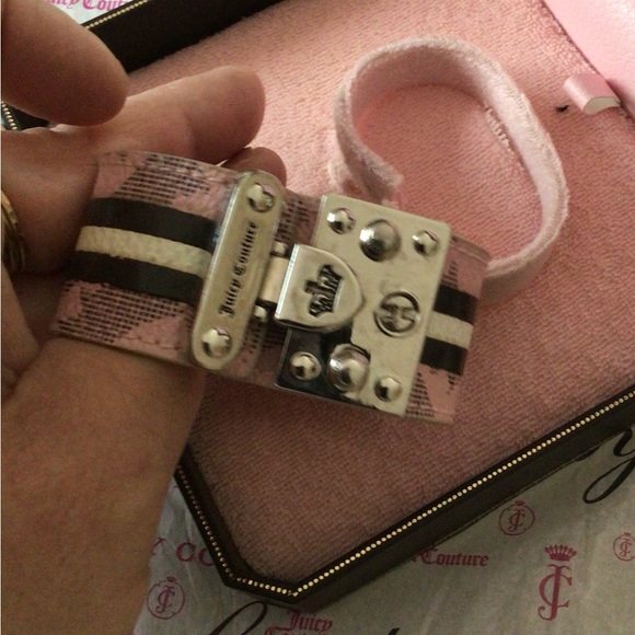 NWB HTF Juicy Couture wide bracelet W/Scotty dog design and large metal clasp - Picture 2 of 8